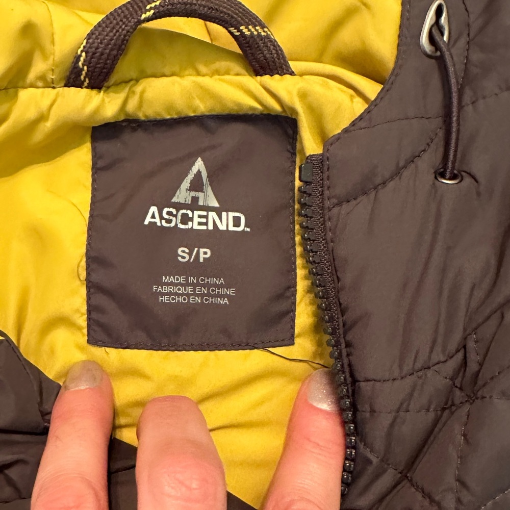 MEN’S ASCEND JACKET SZ S/P OLIVE COLOR SHELL WITH MUSTARD LINING!